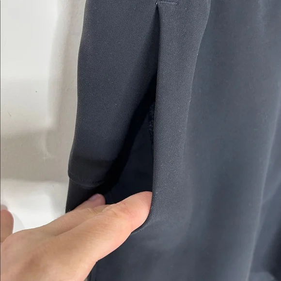 Lululemon On The Fly Short *Woven *2.5" Black Size 12 - Picture 8 of 16